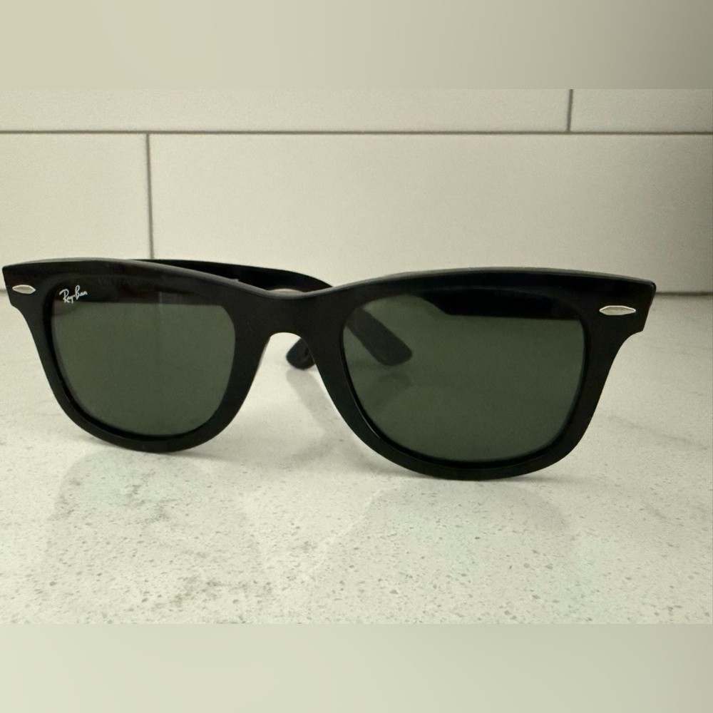 Classic Black Ray-Ban wayfarers